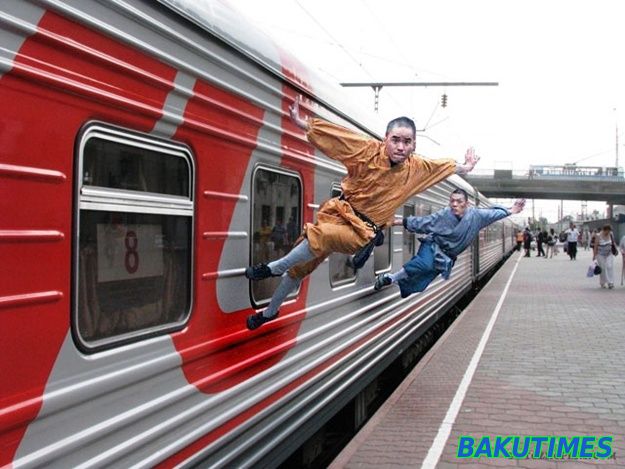 С ветерком: в Киеве двое парней прокатились на крыше вагона метро